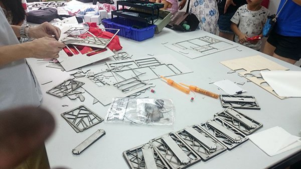 广州教育创客空间创意灯笼DIY工作坊剪影